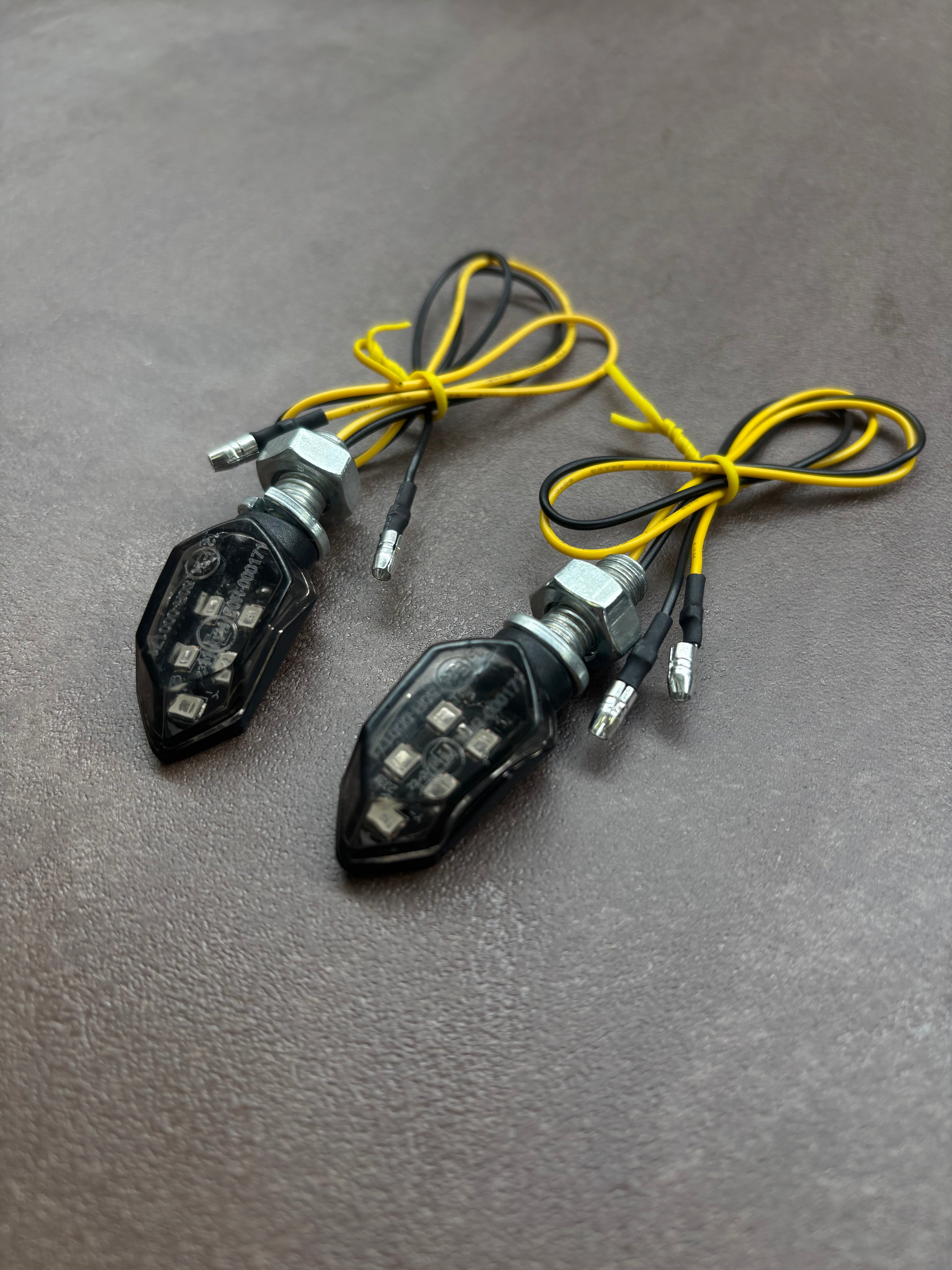 Black Shadow LED-Blinker Set – kompakt & stylisch – passend für Sur-Ron Light Bee & Ultra Bee