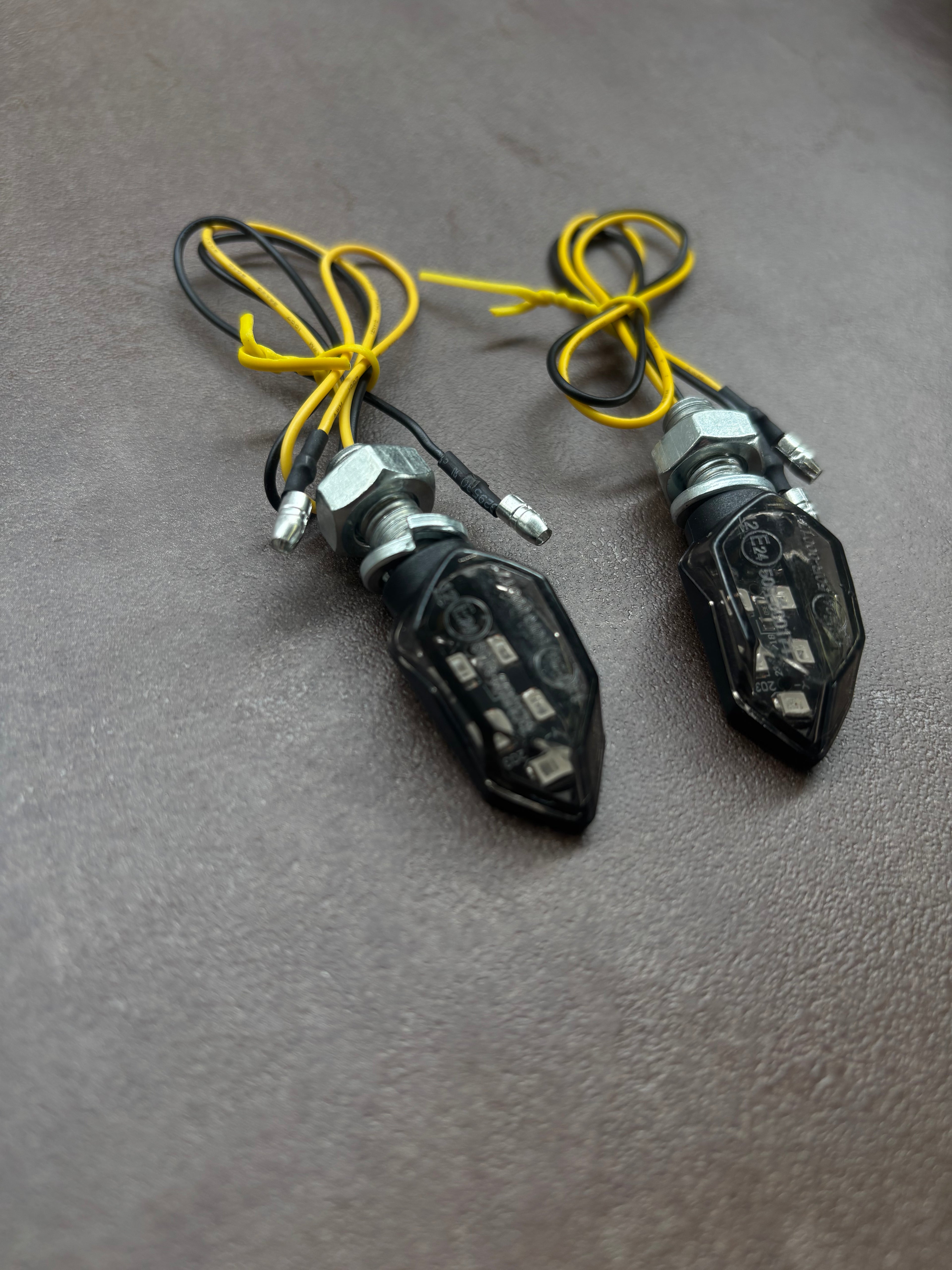 Black Shadow LED-Blinker Set – kompakt & stylisch – passend für Sur-Ron Light Bee & Ultra Bee