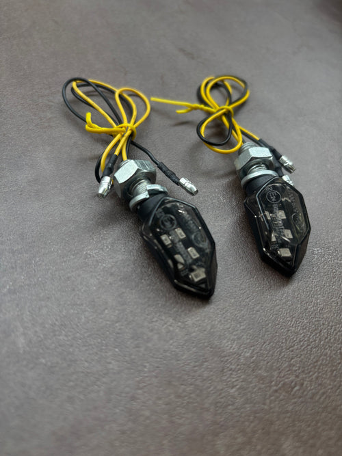 Black Shadow LED-Blinker Set – kompakt & stylisch – passend für Sur-Ron Light Bee & Ultra Bee