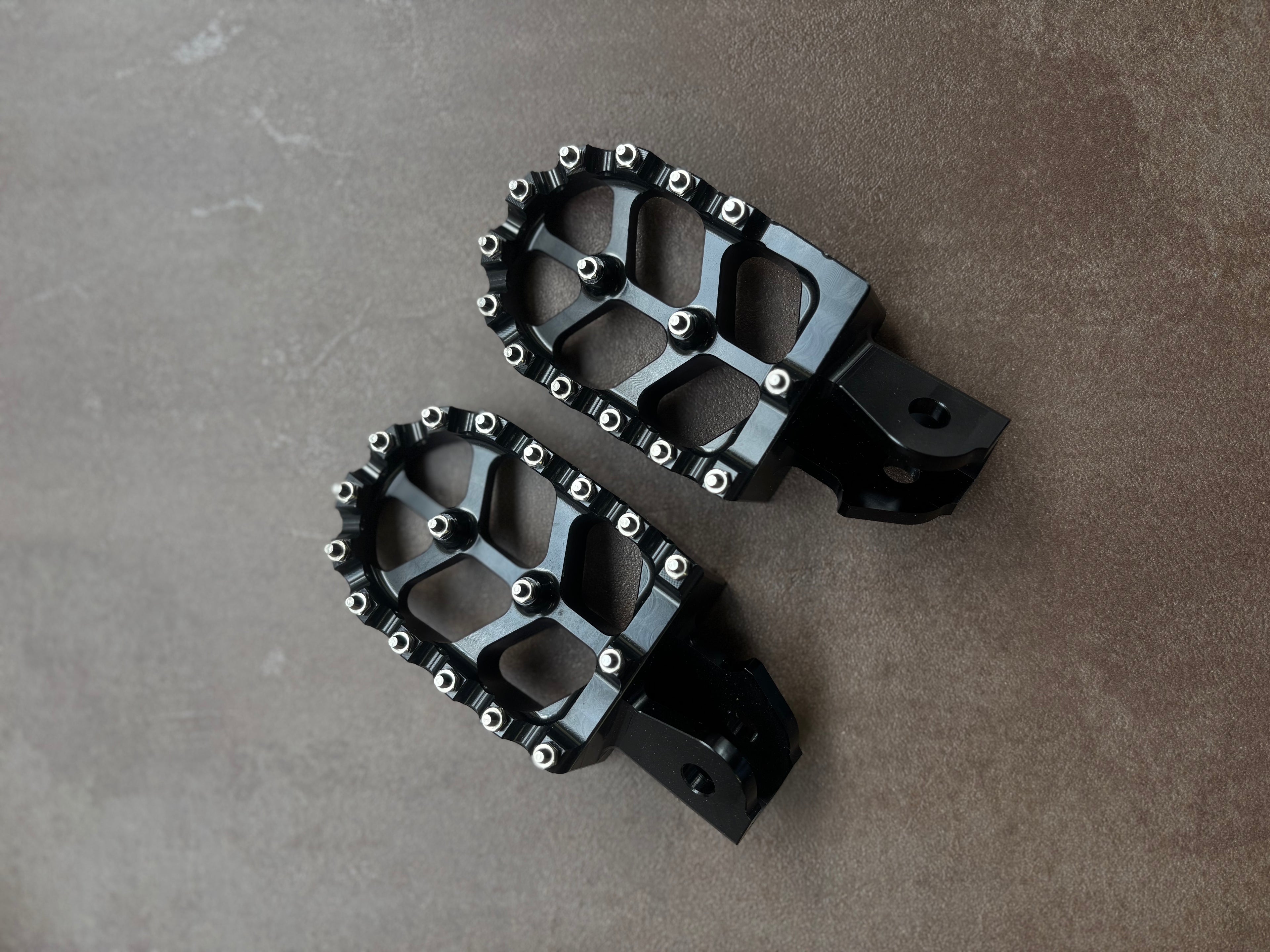 Performance-Fußrasten CNC – für Sur-Ron Light Bee & Ultra Bee