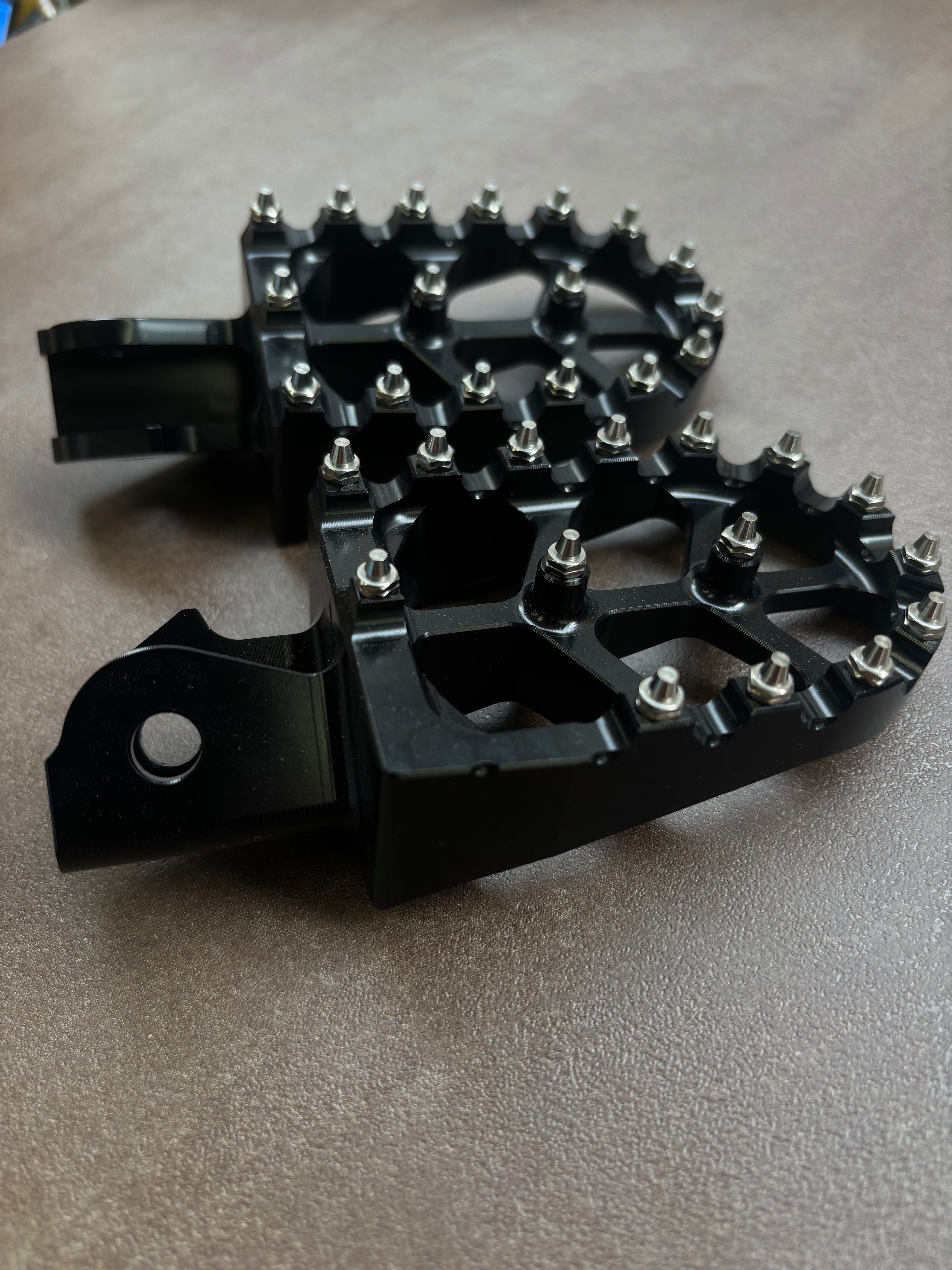 Performance-Fußrasten CNC – für Sur-Ron Light Bee & Ultra Bee