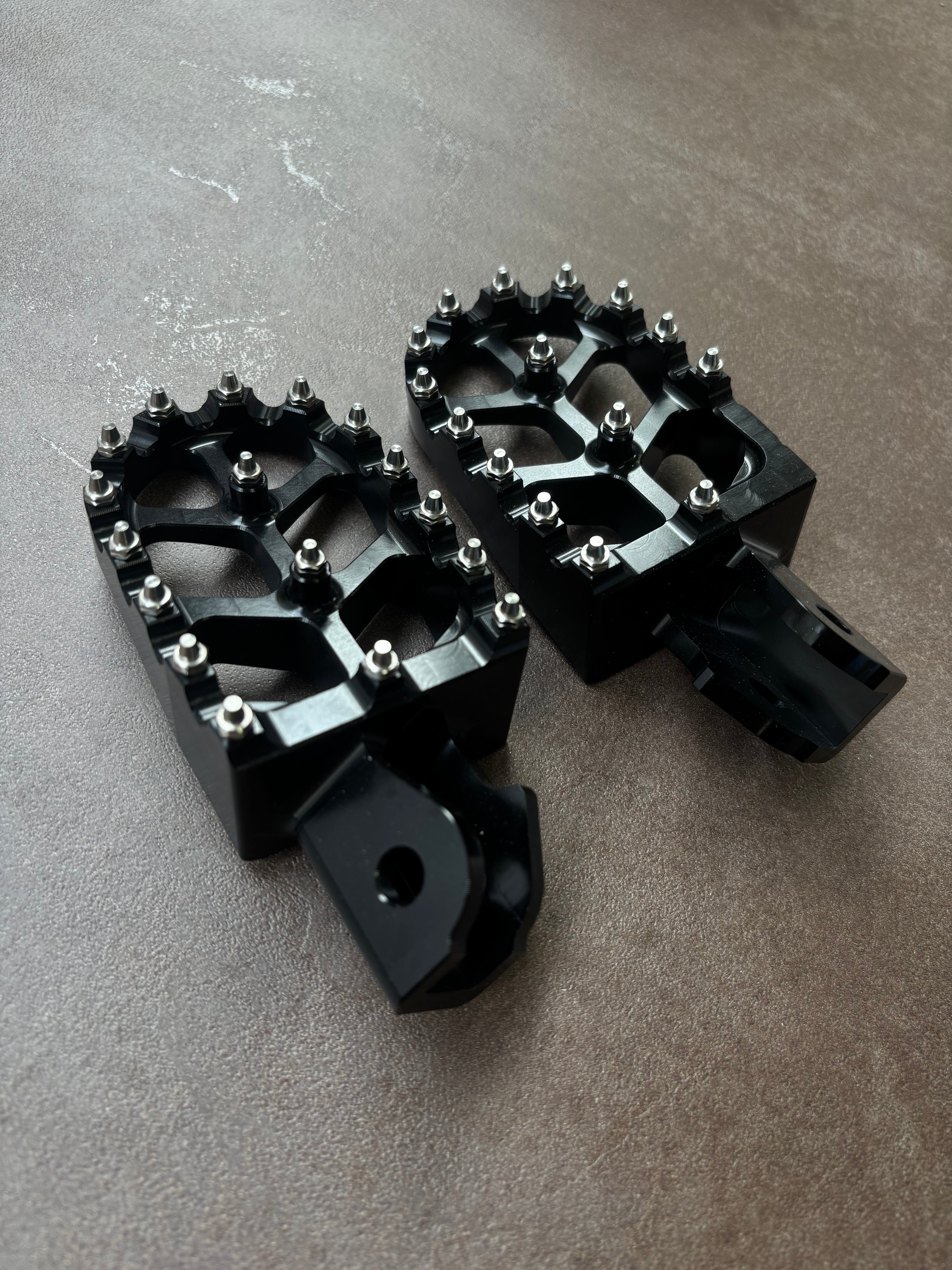 Performance-Fußrasten CNC – für Sur-Ron Light Bee & Ultra Bee